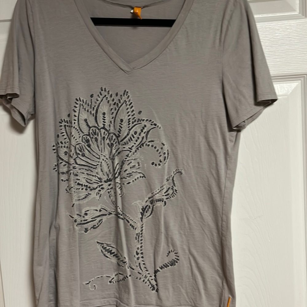 LUCY Tee